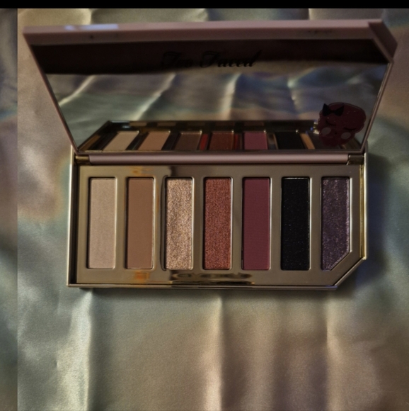 Too Faced Razzle Dazzle Berry Eyeshadow Palette DISCONTINUED!!! - Picture 1 of 4